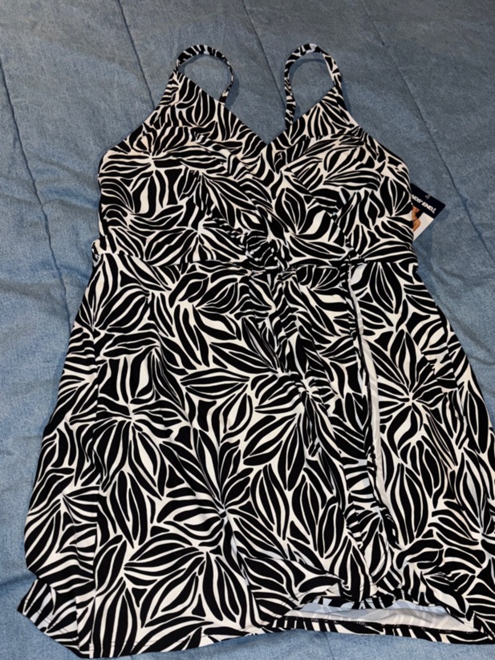 NWT Lands End Black & White Leaf-Print Wrap-Front Women's swim Dress xl